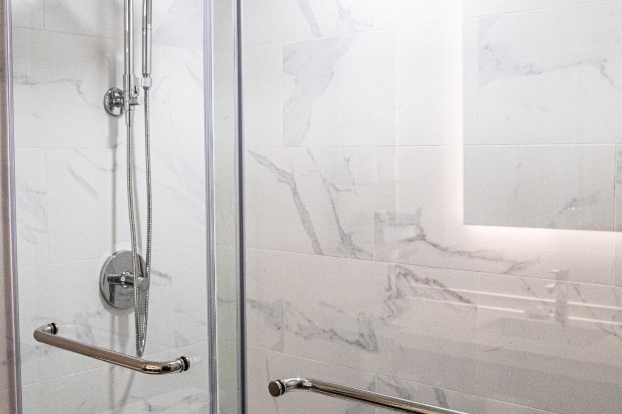 | Delta Hotels by Marriott Cincinnati Sharonville
