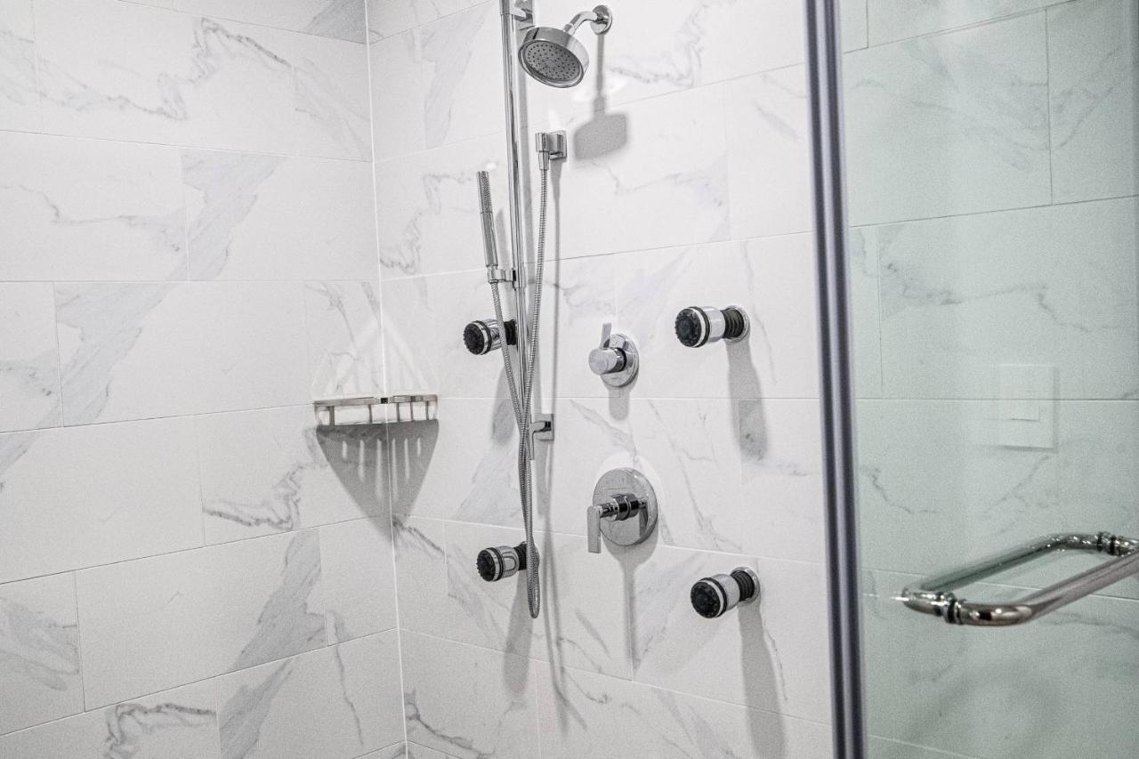 | Delta Hotels by Marriott Cincinnati Sharonville