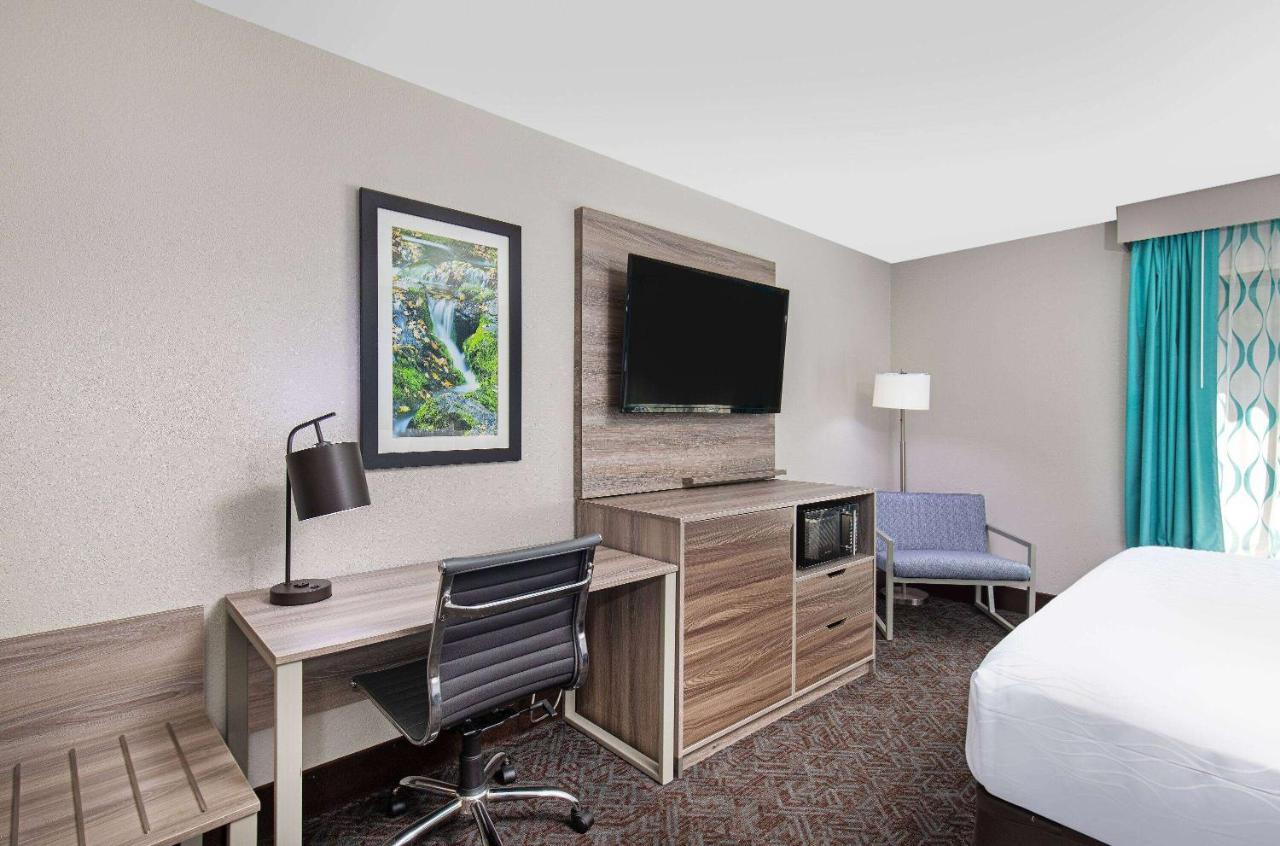 Deluxe King Room - Non-Smoking at La Quinta Inn & Suites by Wyndham Pigeon Forge-Dollywood