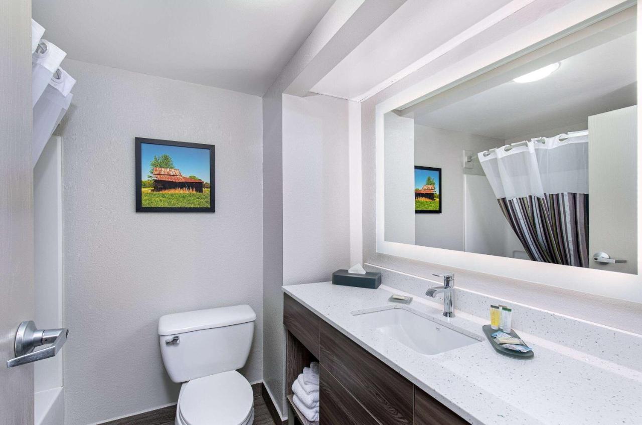 Executive Queen Room with Two Queen Beds and Sofa Bed - Non-Smoking at La Quinta Inn & Suites by Wyndham Pigeon Forge-Dollywood