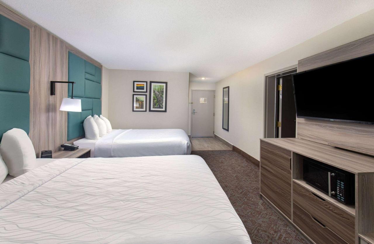 Family Suite - Non-Smoking at La Quinta Inn & Suites by Wyndham Pigeon Forge-Dollywood
