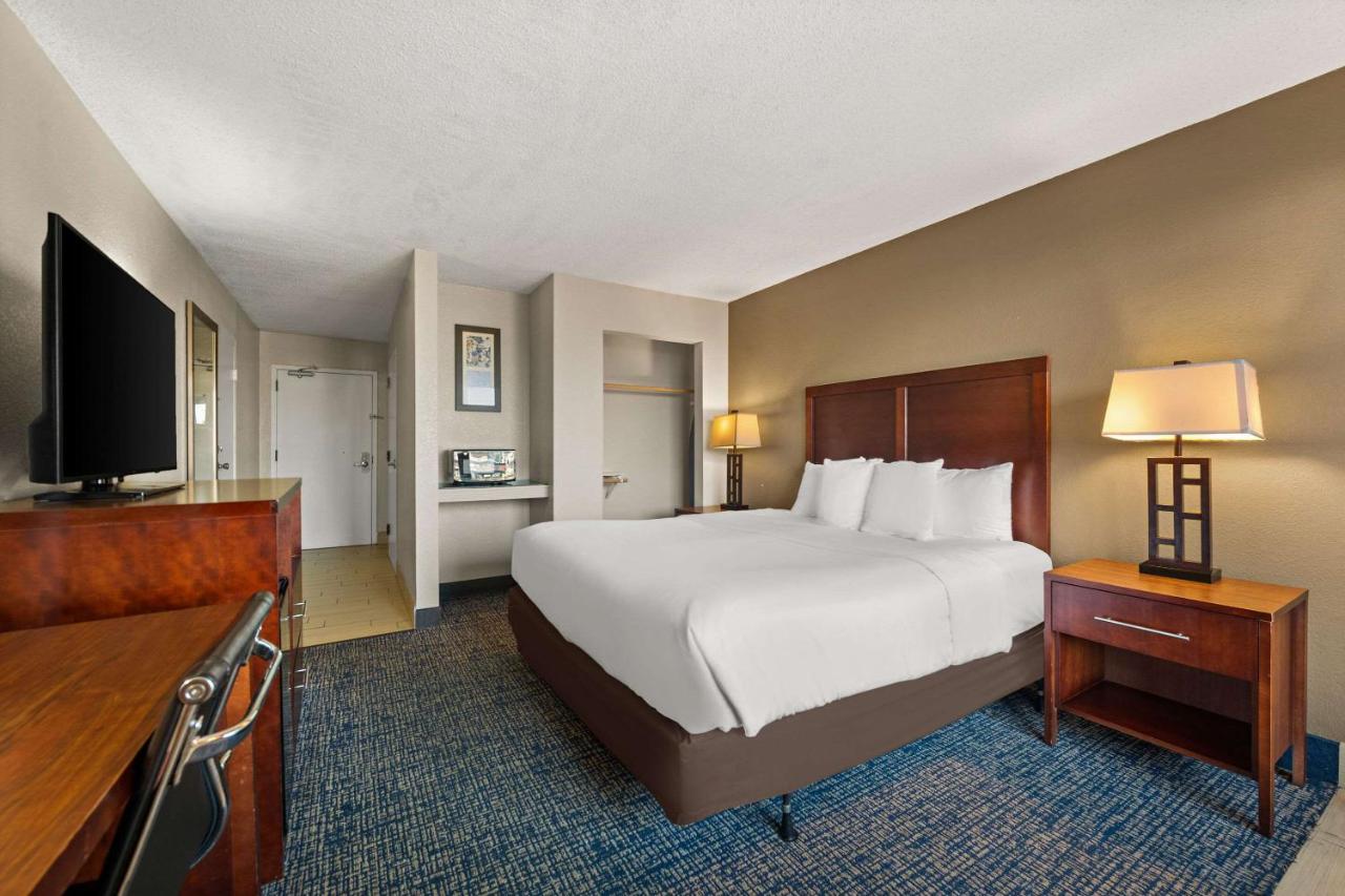 King Room with Pool View at Comfort Inn On the Ocean