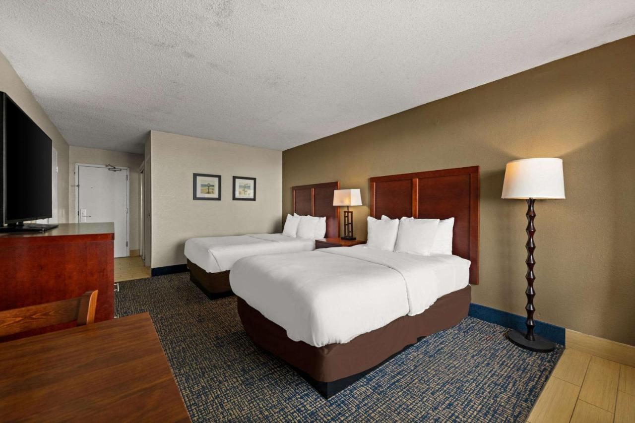 Two Double Beds Ocean View at Comfort Inn On the Ocean