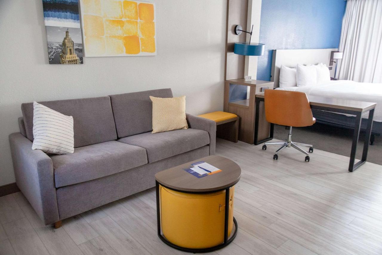 King Suite with Courtyard View - Non smoking at Comfort Suites Baton Rouge South I-10