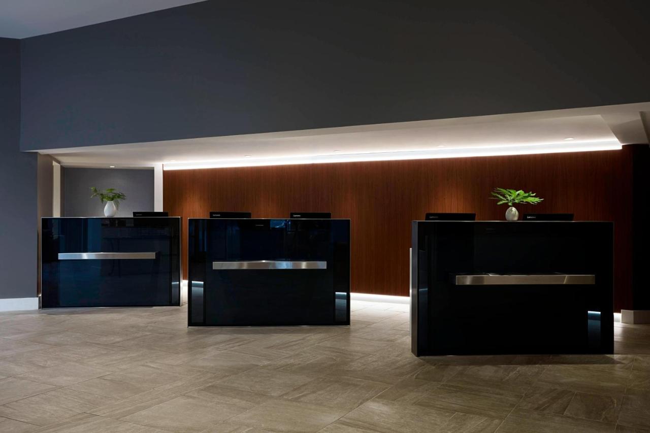 | Long Island Marriott Hotel