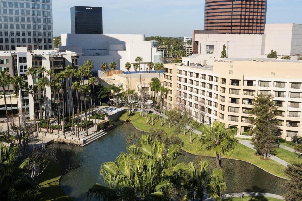 Larger Guest room, 1 King, Sofa bed at Costa Mesa Marriott