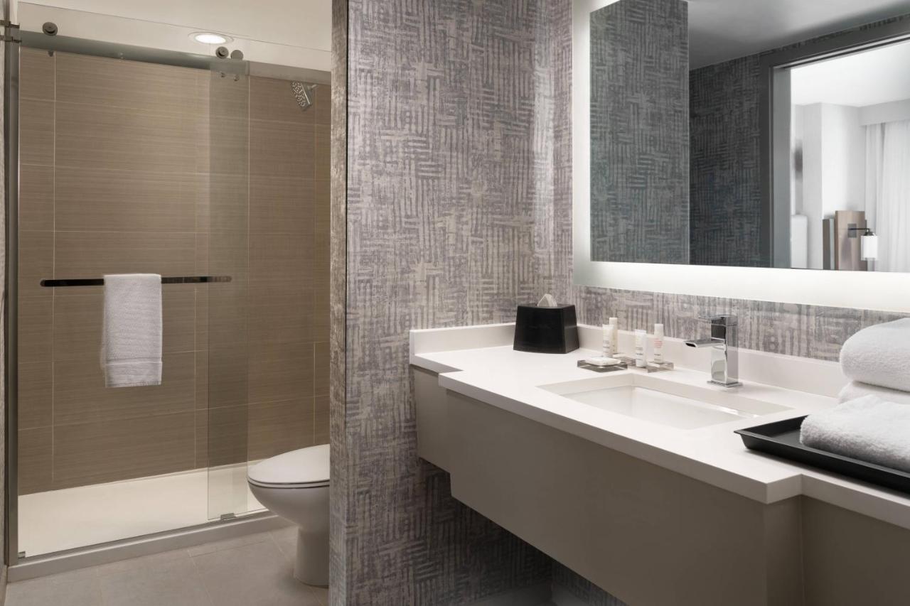 Larger Guest room, 1 King, Sofa bed at Costa Mesa Marriott