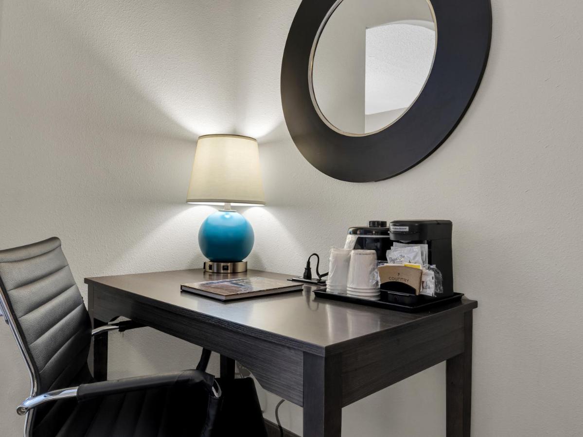 King Suite - Non-Smoking at Country Inn & Suites by Radisson Rehoboth Beach - Dewey