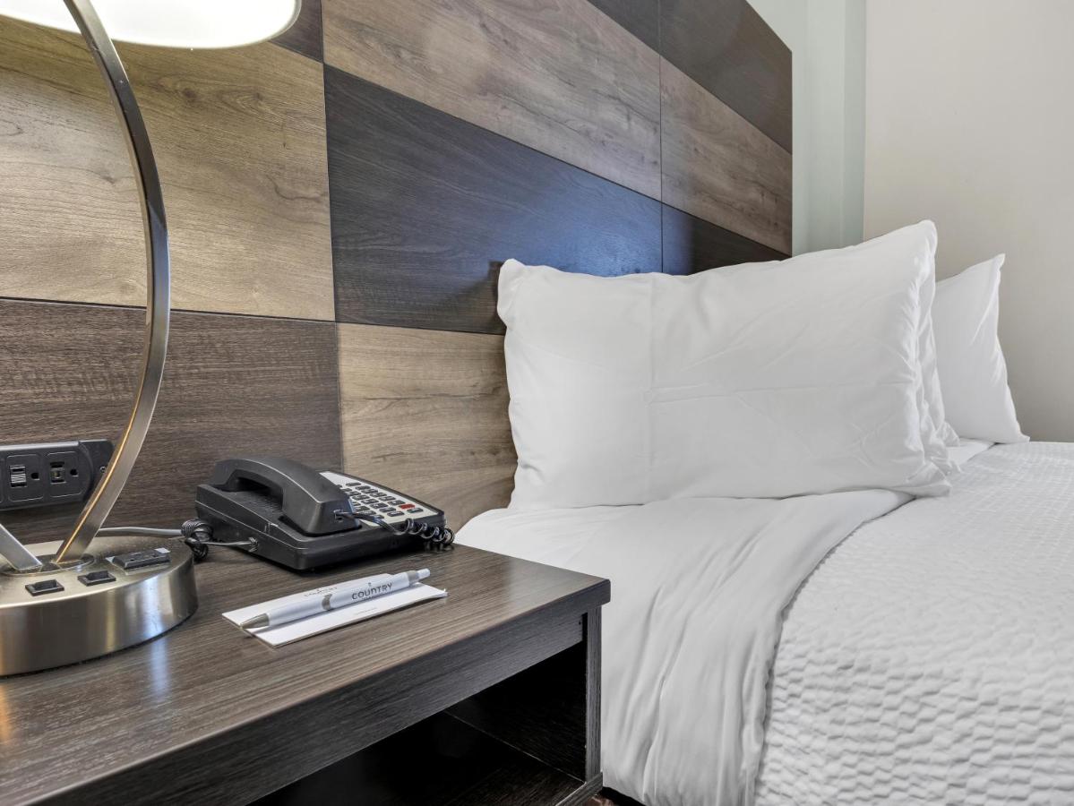 King Suite with Accessible Tub - Accessible/Non-Smoking at Country Inn & Suites by Radisson Rehoboth Beach - Dewey