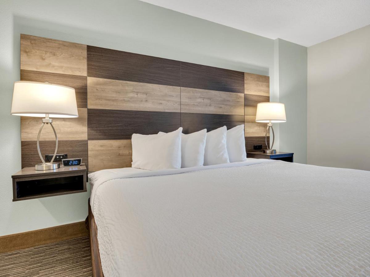 King Suite with Accessible Tub - Accessible/Non-Smoking at Country Inn & Suites by Radisson Rehoboth Beach - Dewey