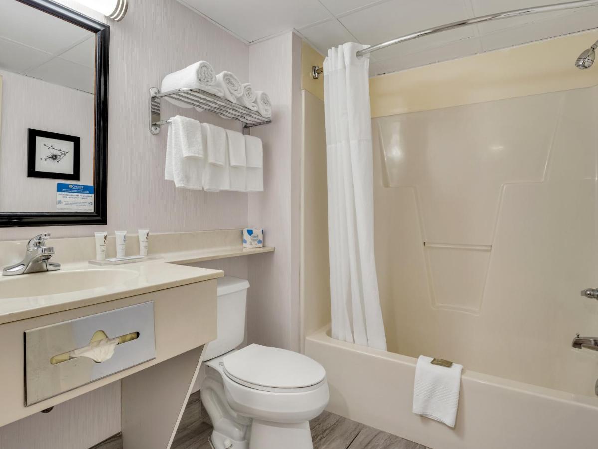 King Suite - Non-Smoking at Country Inn & Suites by Radisson Rehoboth Beach - Dewey