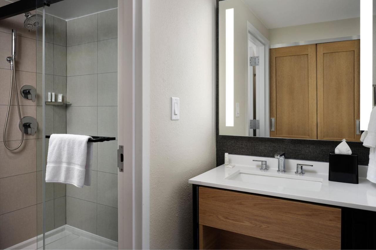  | The Plaza Hotel Grand Rapids