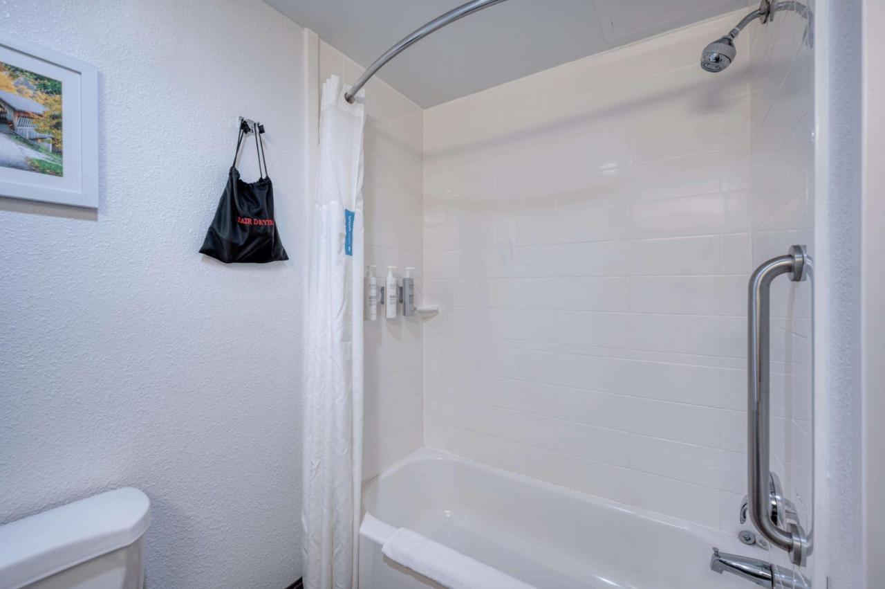 Queen Room with Two Queen Beds - Non-Smoking at Hampton Inn by Hilton Washington Court House