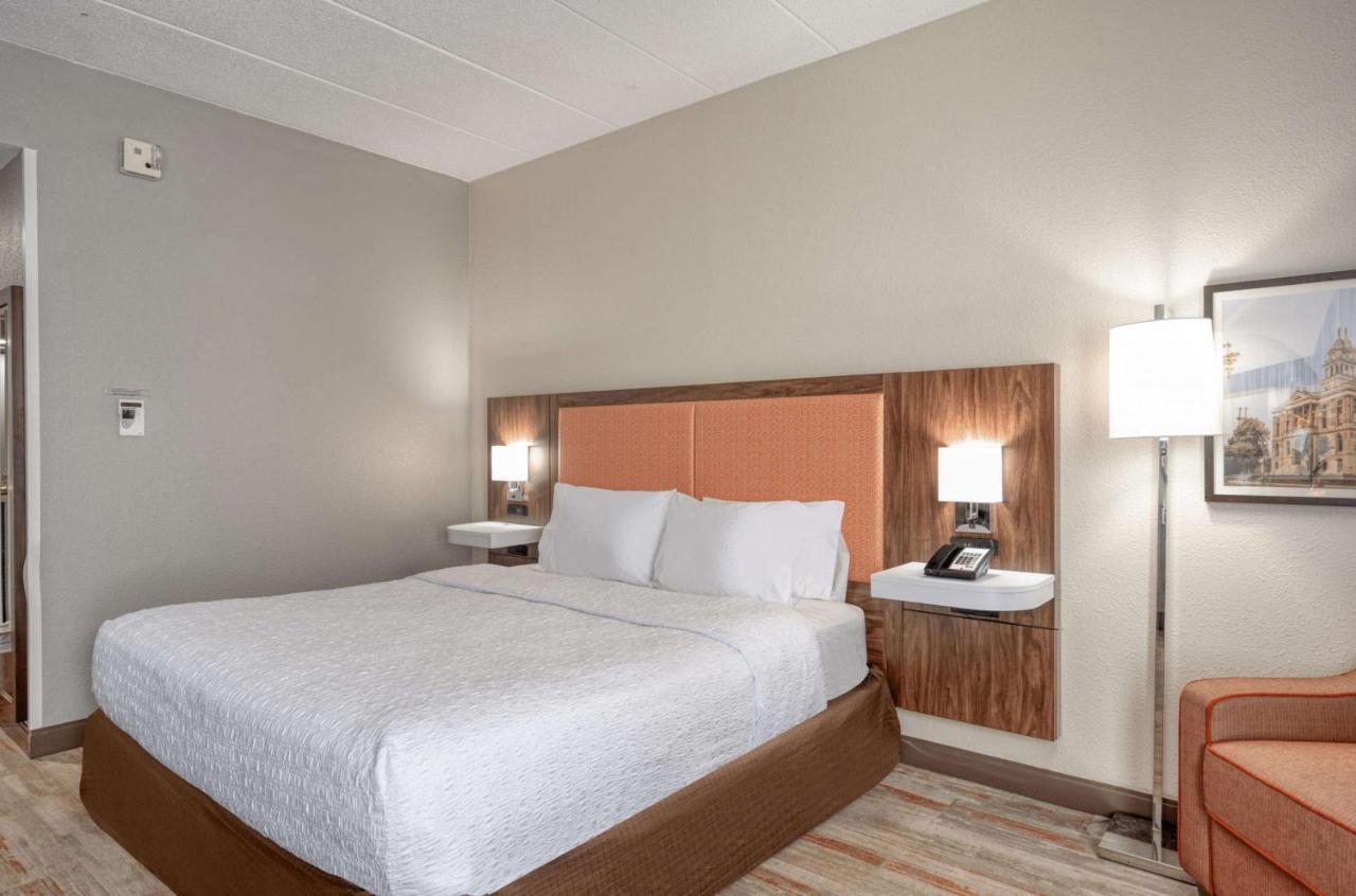 King Study Room - Non-Smoking at Hampton Inn by Hilton Washington Court House