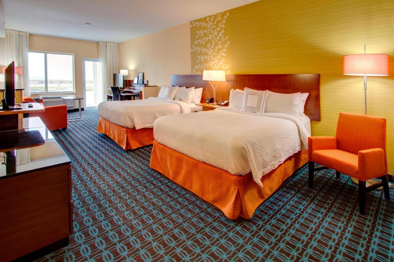 Queen Suite with Bay View at Fairfield Inn & Suites by Marriott Chincoteague Island Waterfront