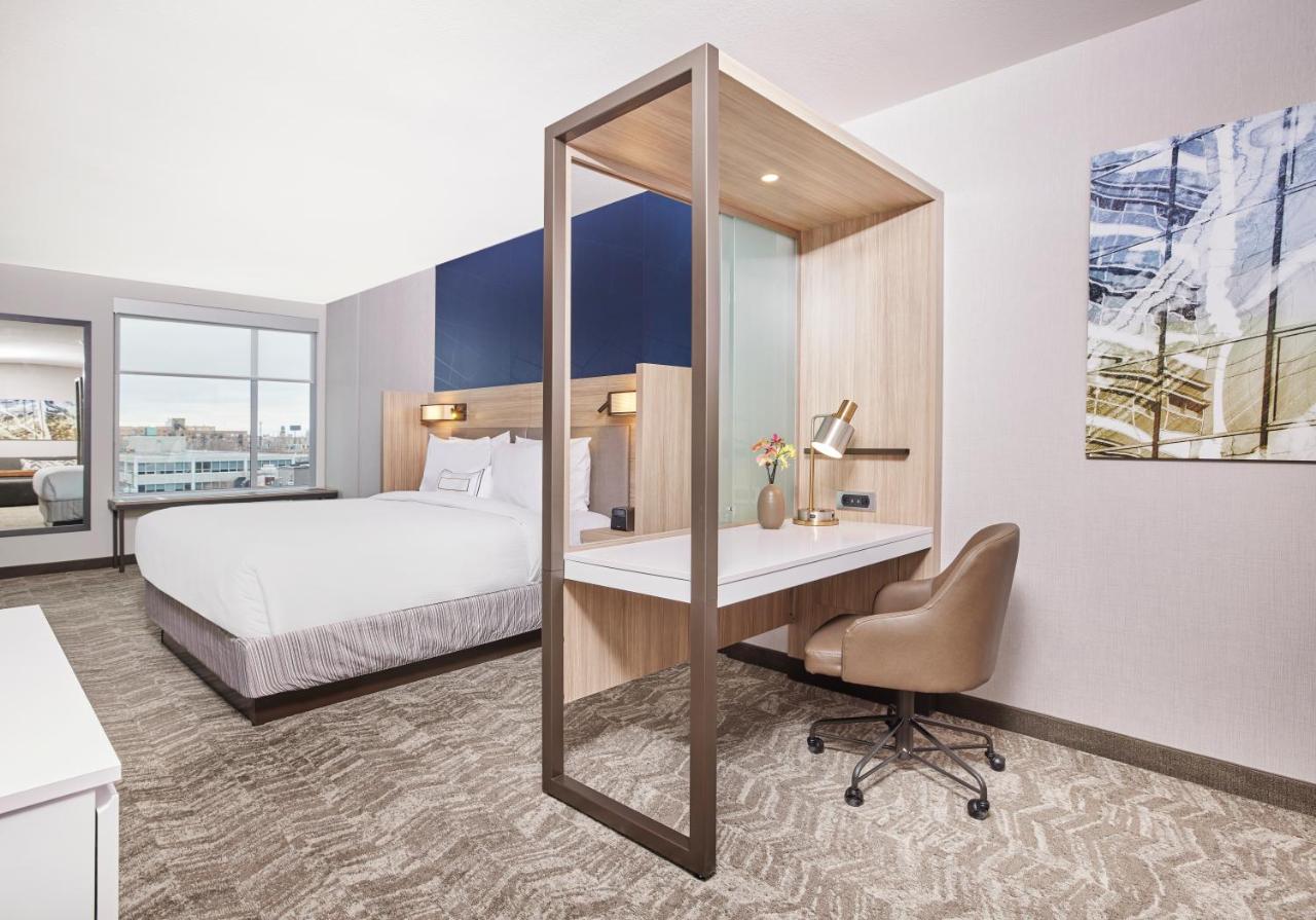 King Suite with Trundle Bed at SpringHill Suites by Marriott Chicago Chinatown