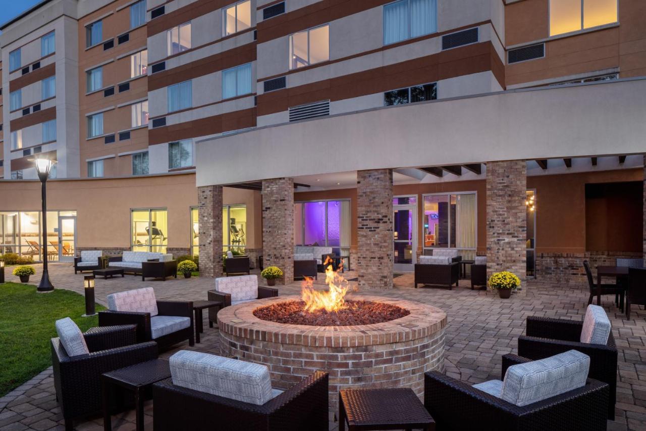  | Courtyard by Marriott Charleston Downtown/Civic Center