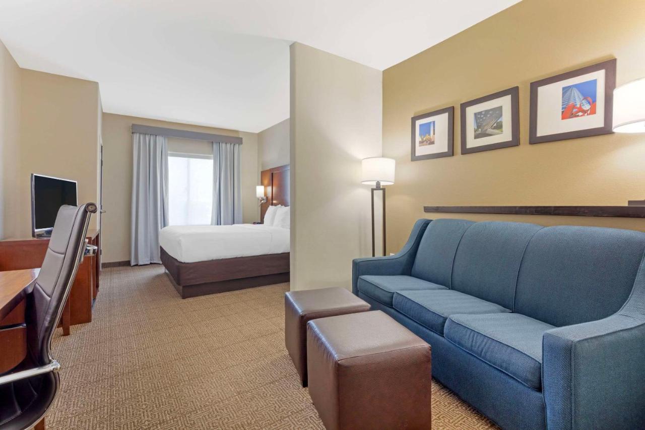 King Suite - Non-Smoking at Comfort Suites West Dallas - Cockrell Hill