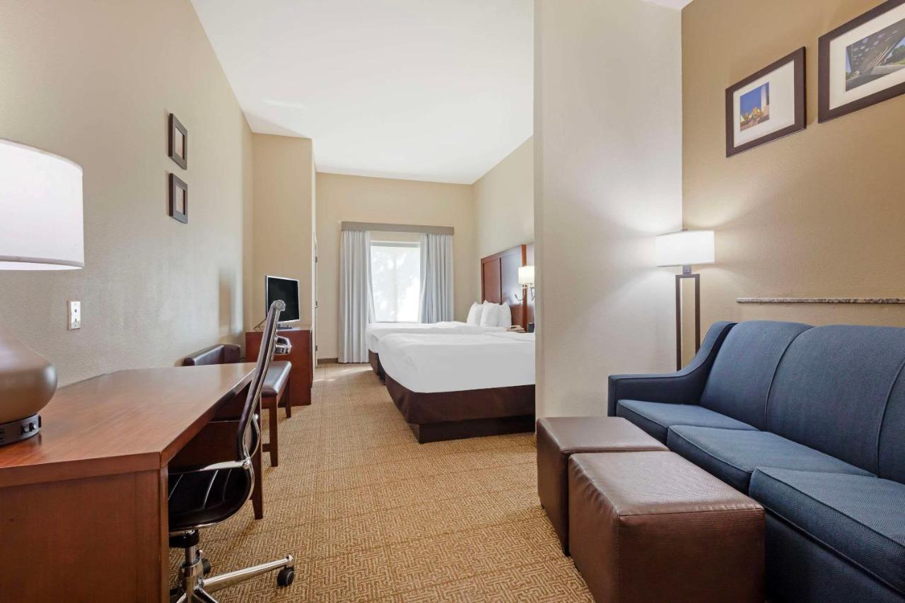 Queen Suite - Non-Smoking at Comfort Suites West Dallas - Cockrell Hill