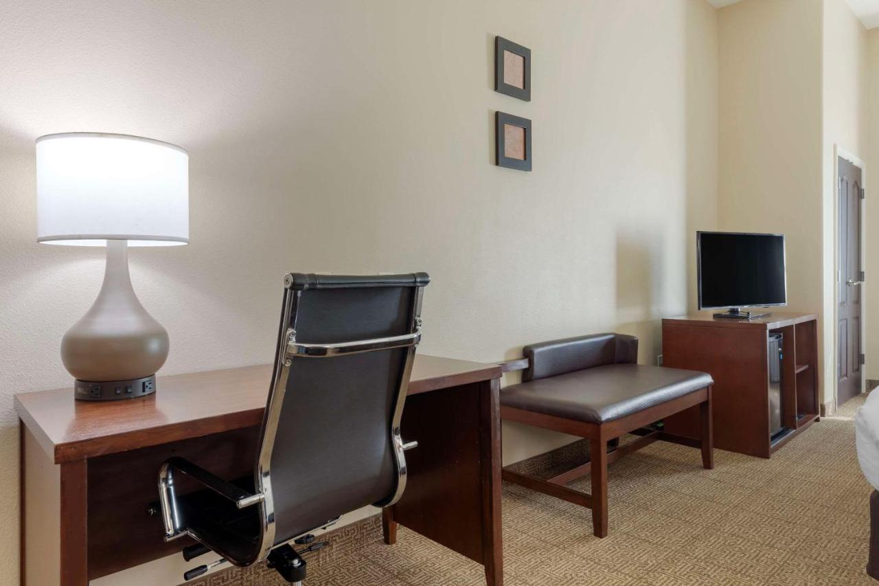 Queen Suite - Non-Smoking at Comfort Suites West Dallas - Cockrell Hill