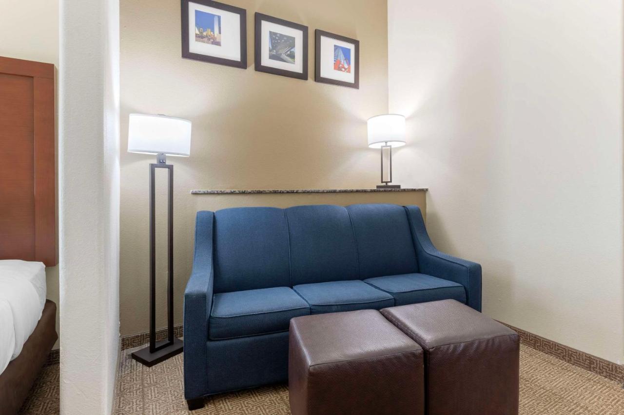 Queen Suite - Non-Smoking at Comfort Suites West Dallas - Cockrell Hill