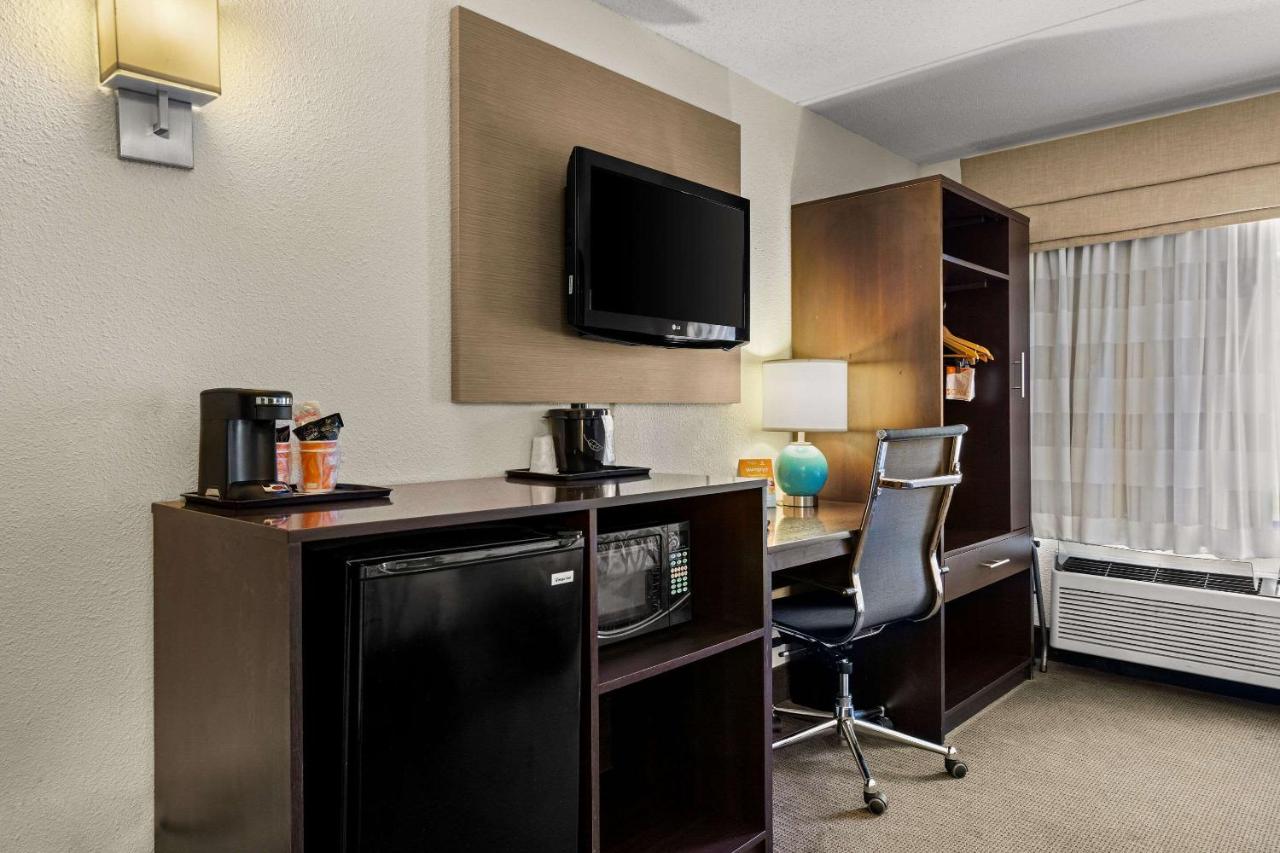 Double Room with Two Double Beds - Non-Smoking at Sleep Inn
