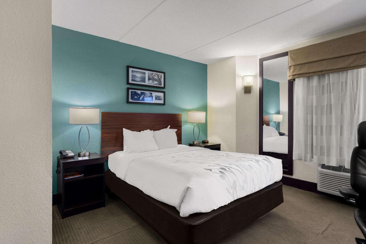 Queen Room - Non-Smoking at Sleep Inn