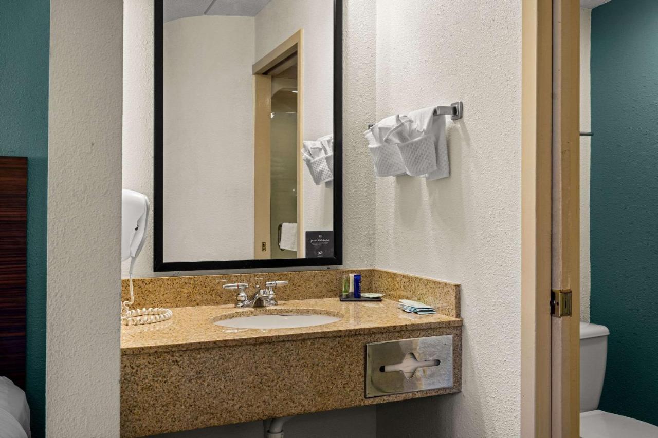 Double Room with Two Double Beds - Non-Smoking at Sleep Inn