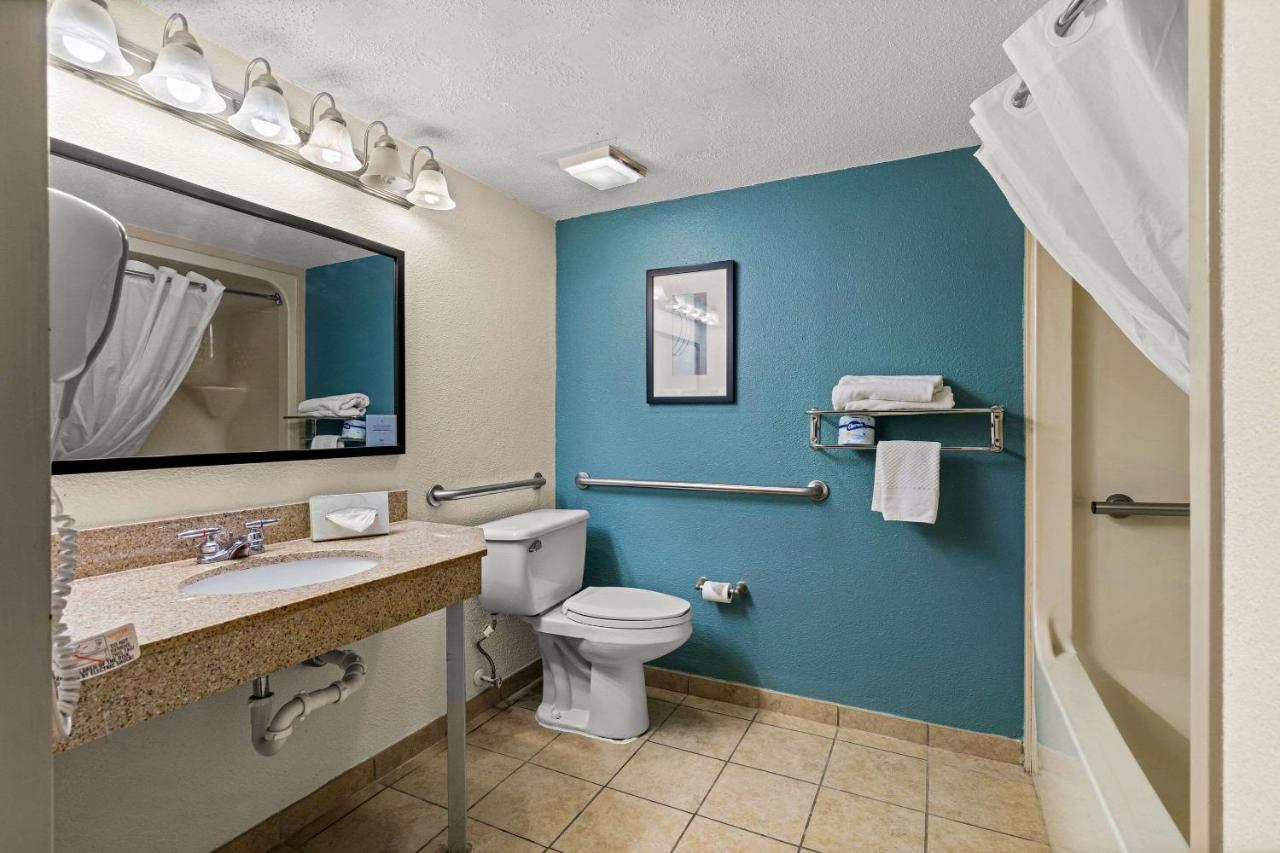 Queen Room - Non-Smoking at Sleep Inn