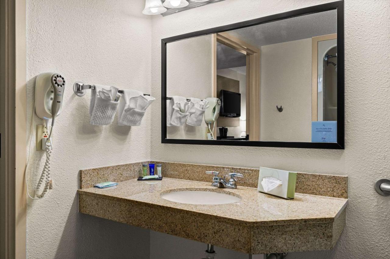 Queen Room - Non-Smoking at Sleep Inn