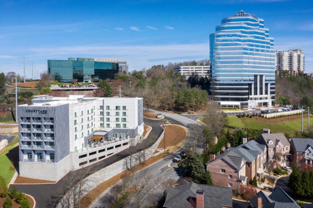 Guest room, 2 Queen, City view, Balcony at Courtyard by Marriott Atlanta Vinings/Galleria