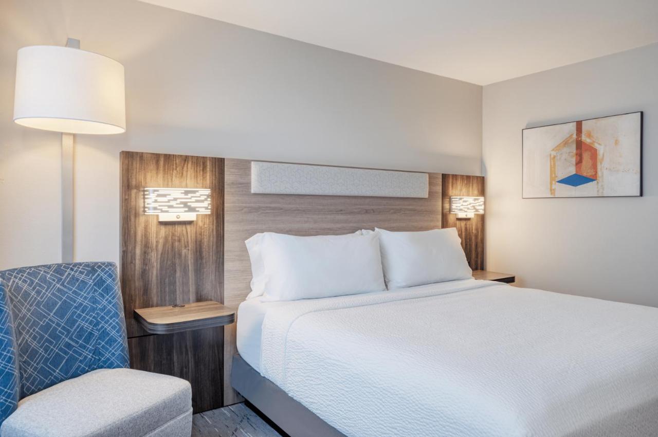 King Room - Disability Access at Holiday Inn Express Federal Way Seattle South by IHG