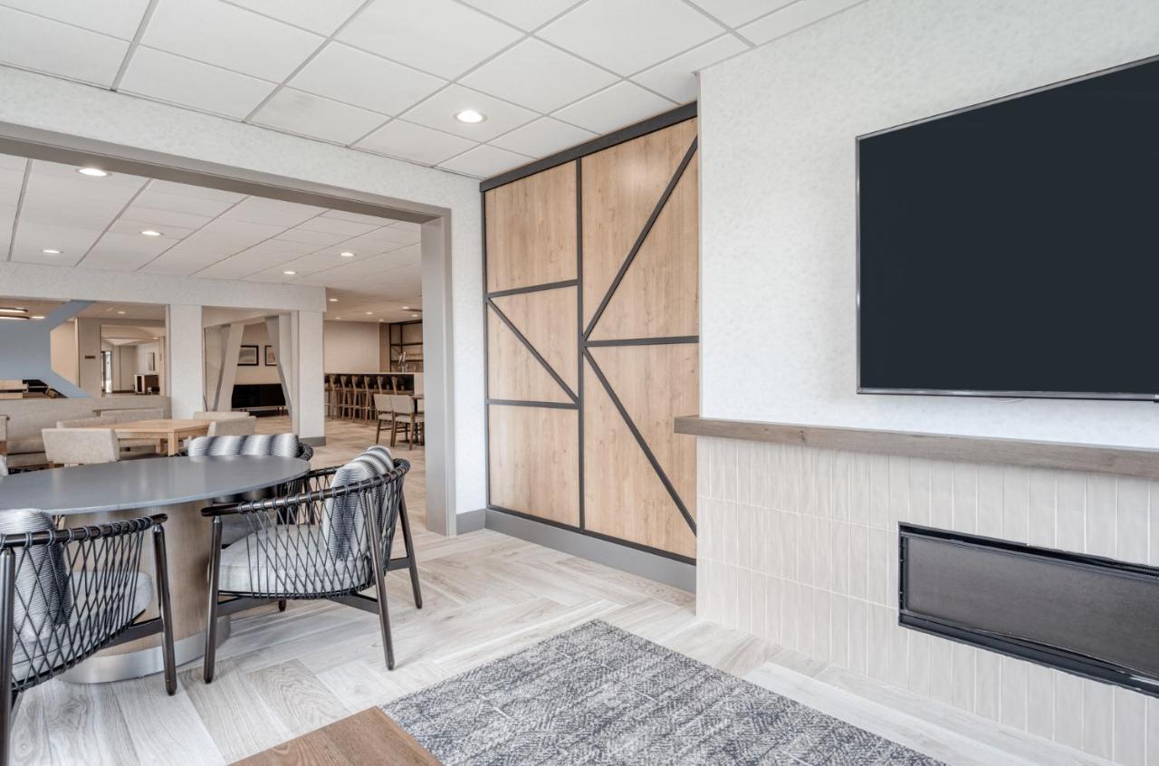 | Evergreen Suites Federal Way