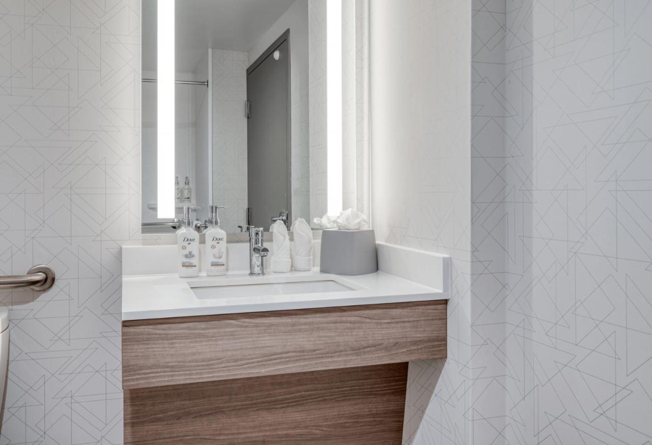 King Room - Disability Access at Holiday Inn Express Federal Way Seattle South by IHG