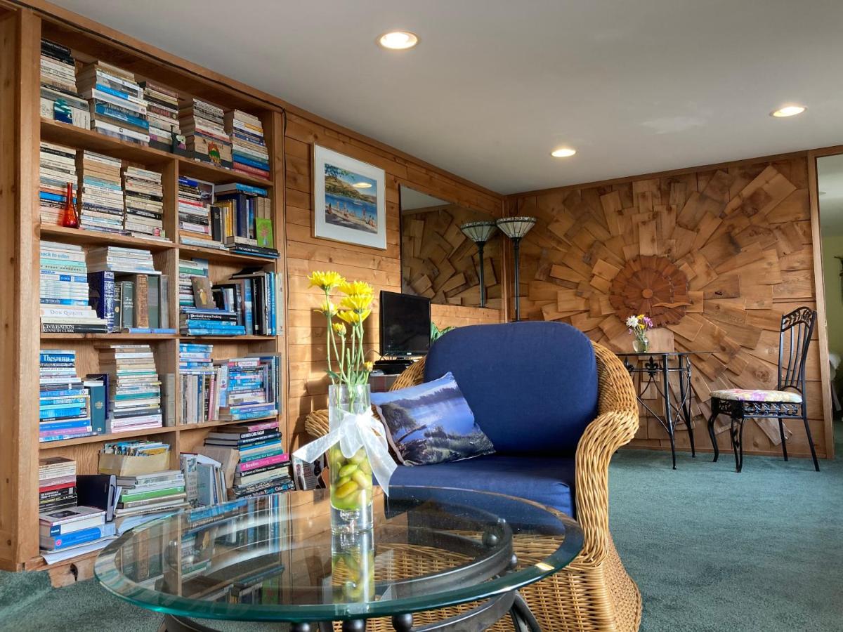 | Cottage Lake Bed and Breakfast