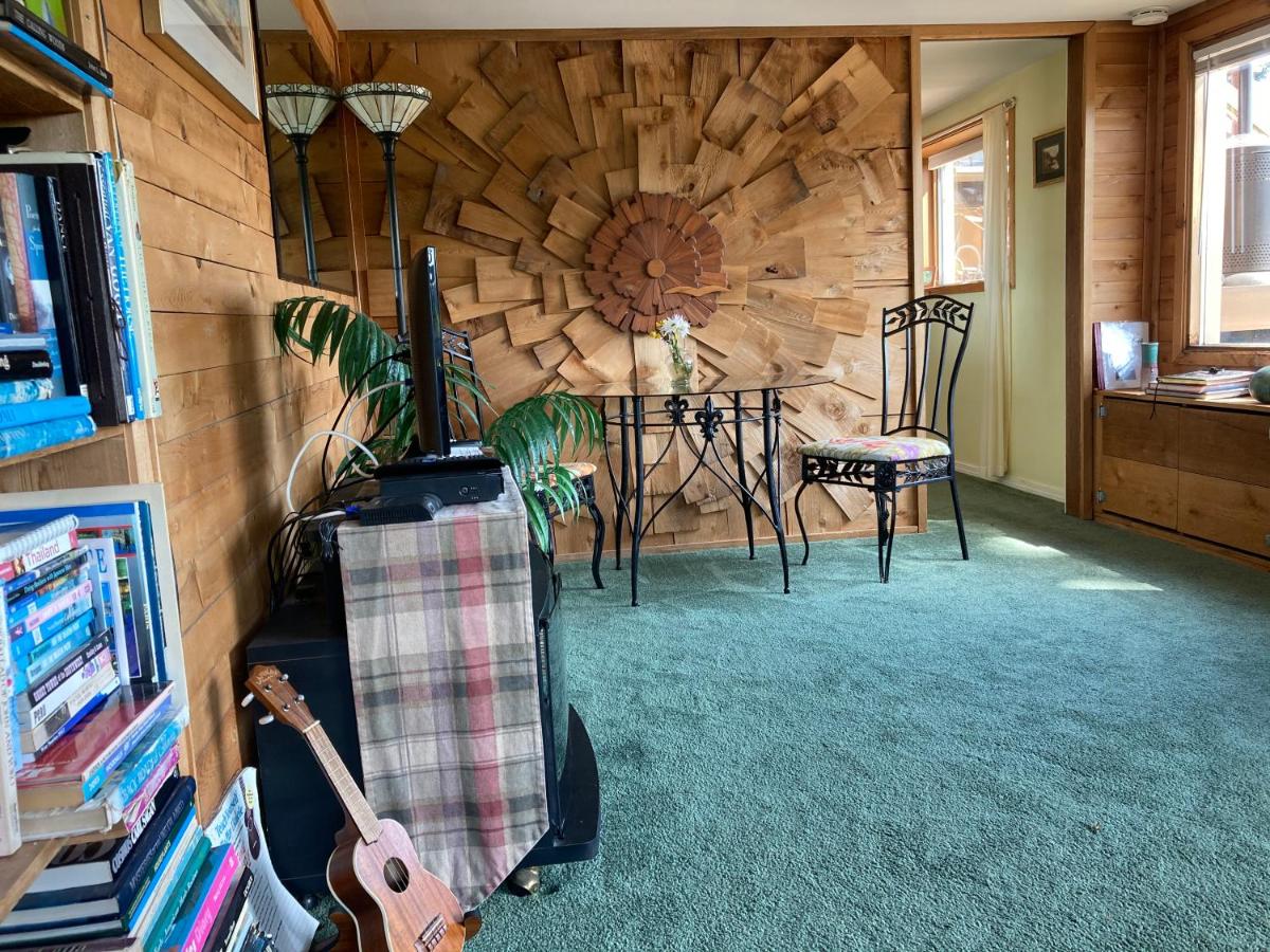| Cottage Lake Bed and Breakfast
