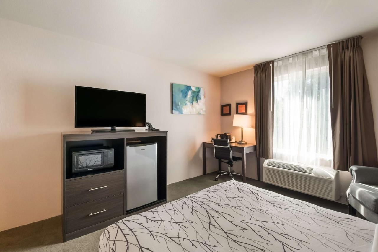 Queen Room with Roll-In Shower - Disability Access at Surestay Plus Hotel By Best Western Seatac Airport