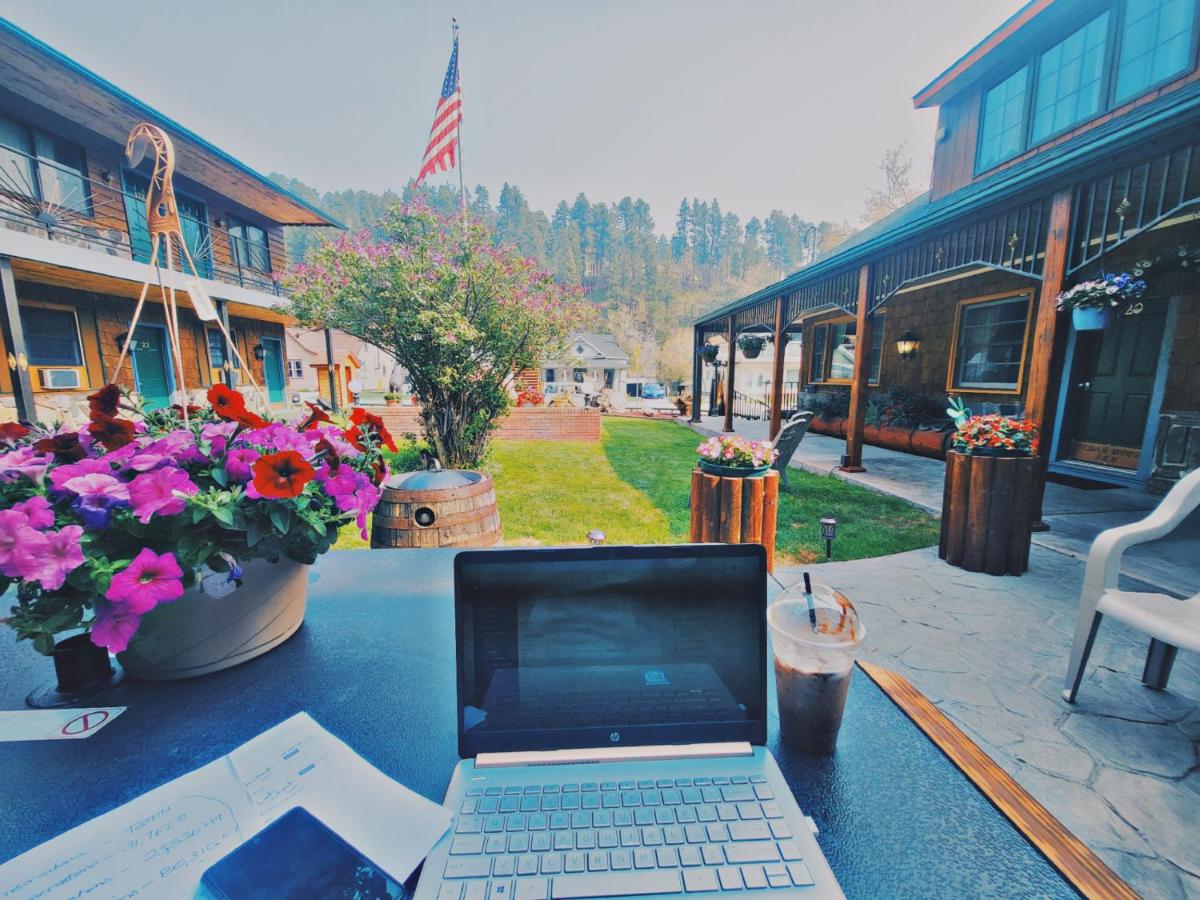  | Cedar Wood Inn