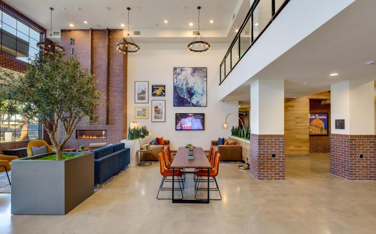 | Ayres Hotel Rialto Fontana