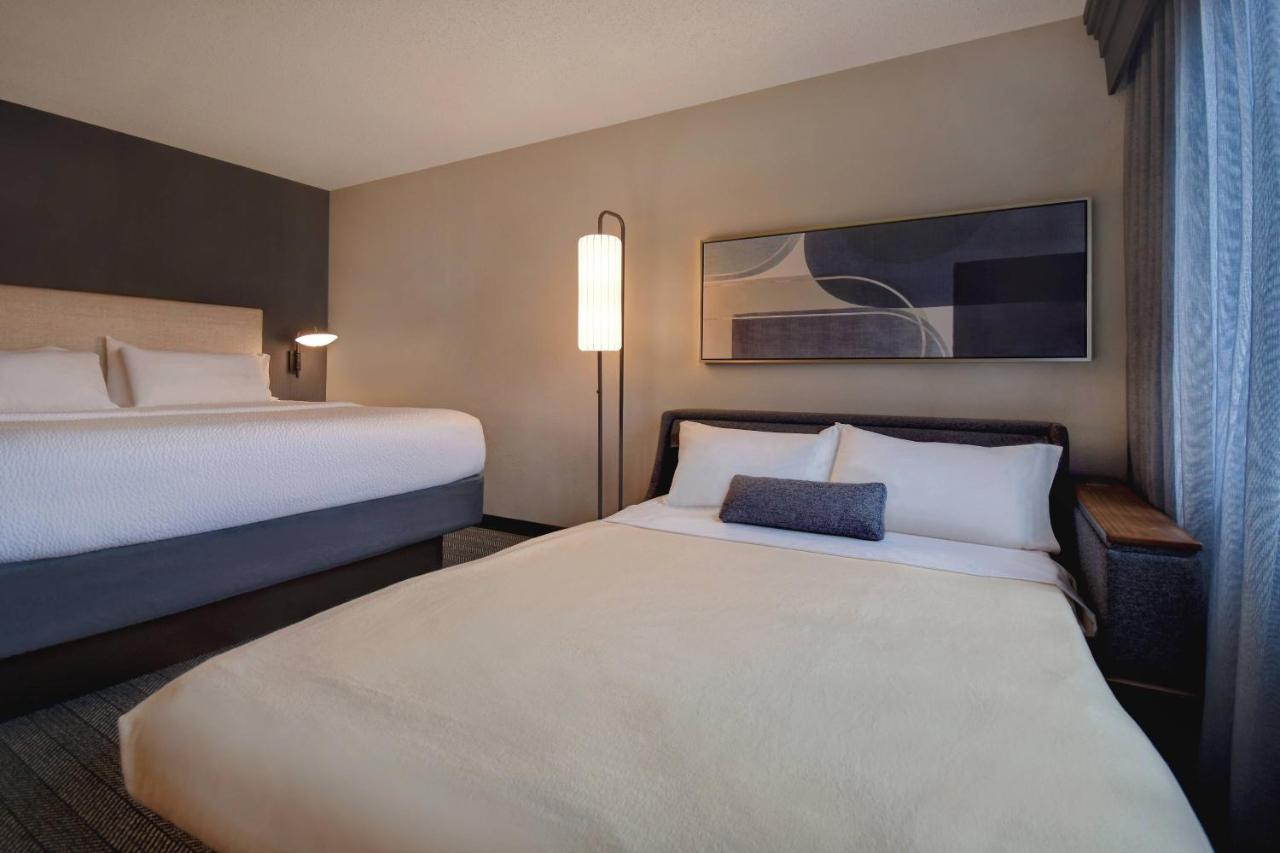 King Room with Sofa Bed at Courtyard by Marriott Cincinnati Airport