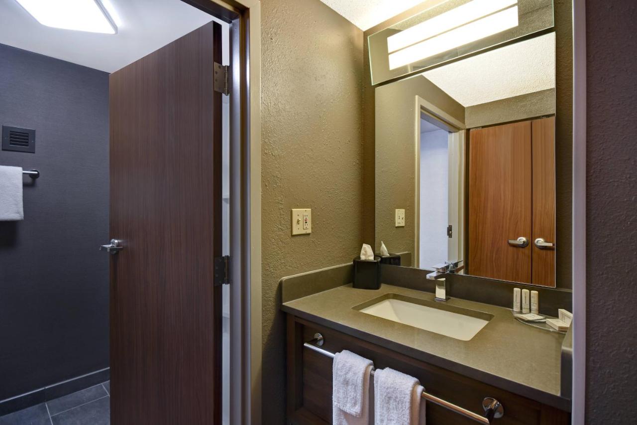 Double Room with Two Double Beds at Courtyard by Marriott Cincinnati Airport