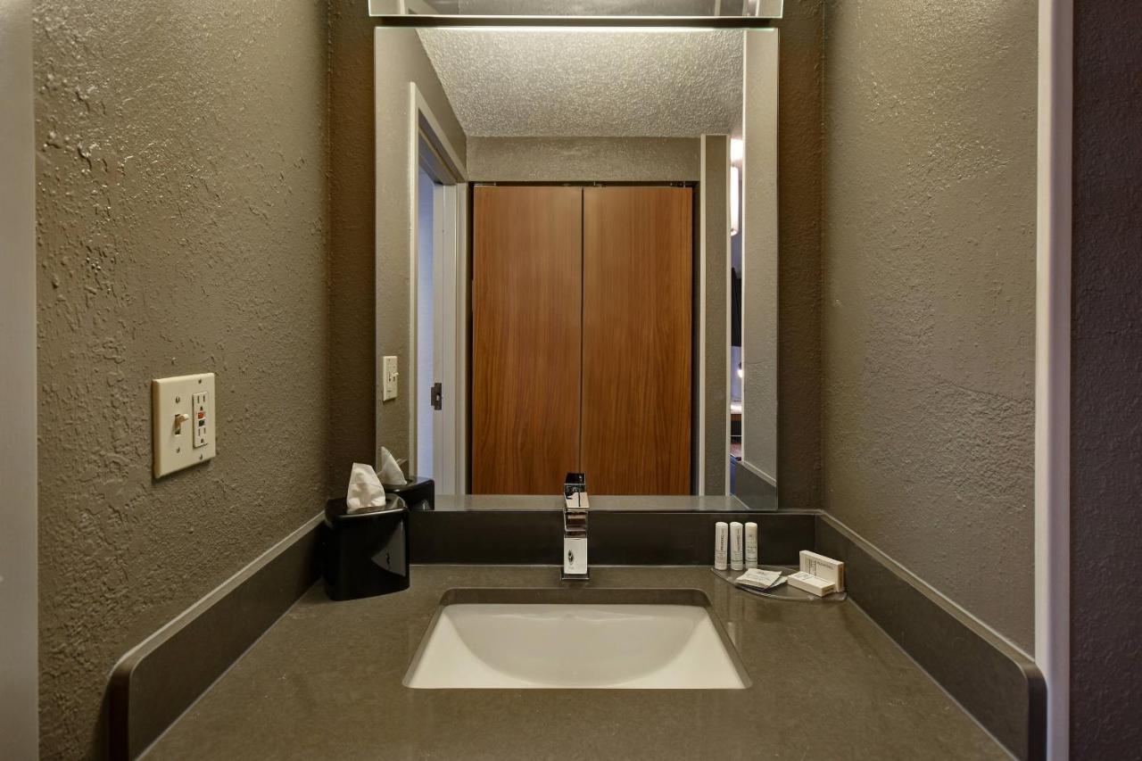 Double Room with Two Double Beds at Courtyard by Marriott Cincinnati Airport