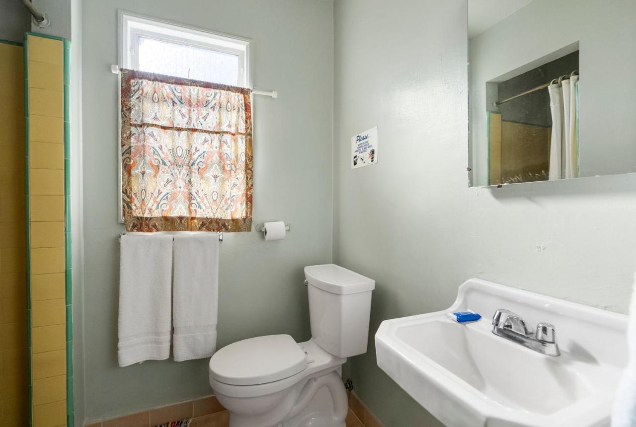 Budget Double Room at Harry's Man Cave: The New Star Motel Experience