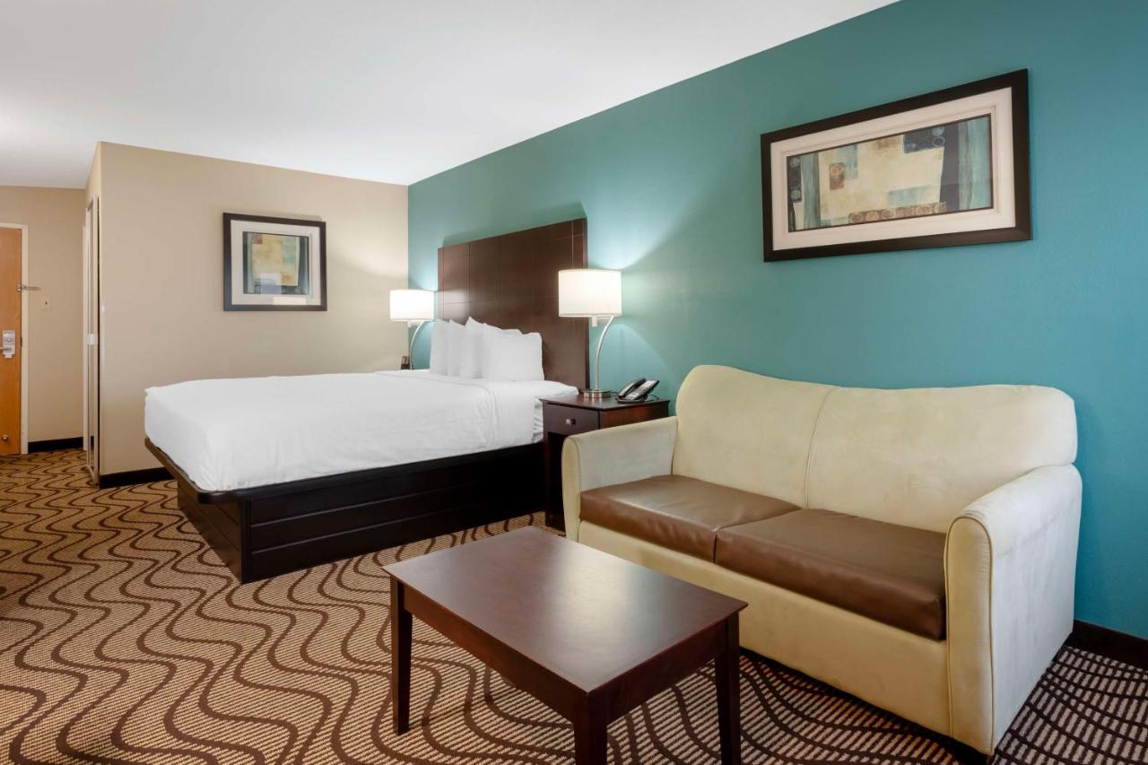 Deluxe King Room - Non-Smoking at Best Western Plus Lonoke Hotel