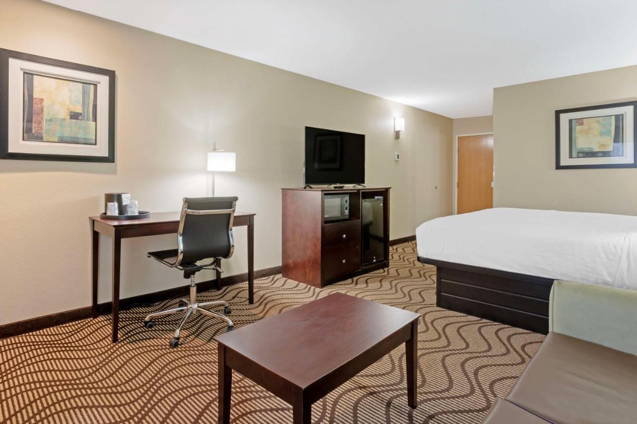 Deluxe King Room - Non-Smoking at Best Western Plus Lonoke Hotel