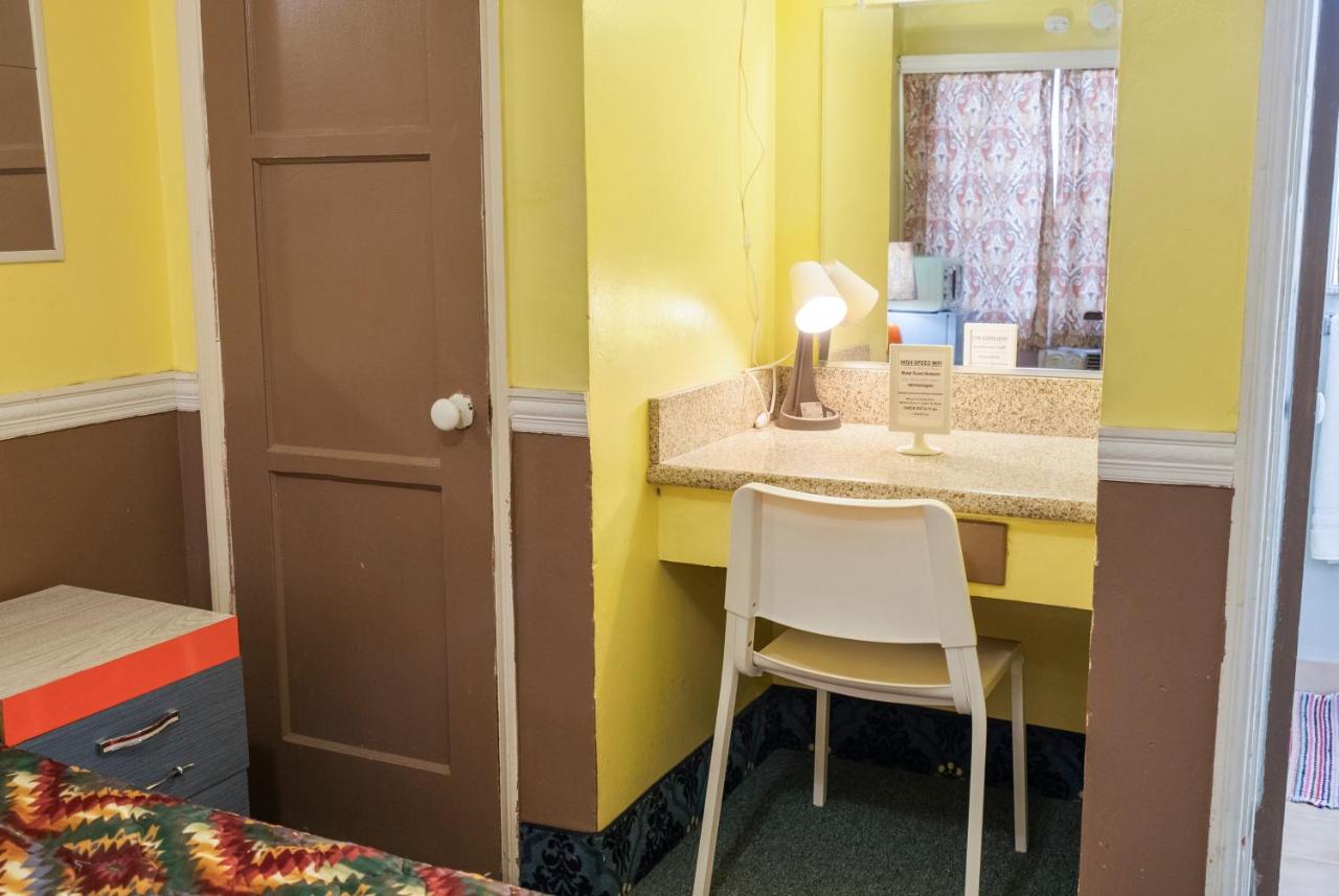 Budget Double Room at Harry's Man Cave: The New Star Motel Experience