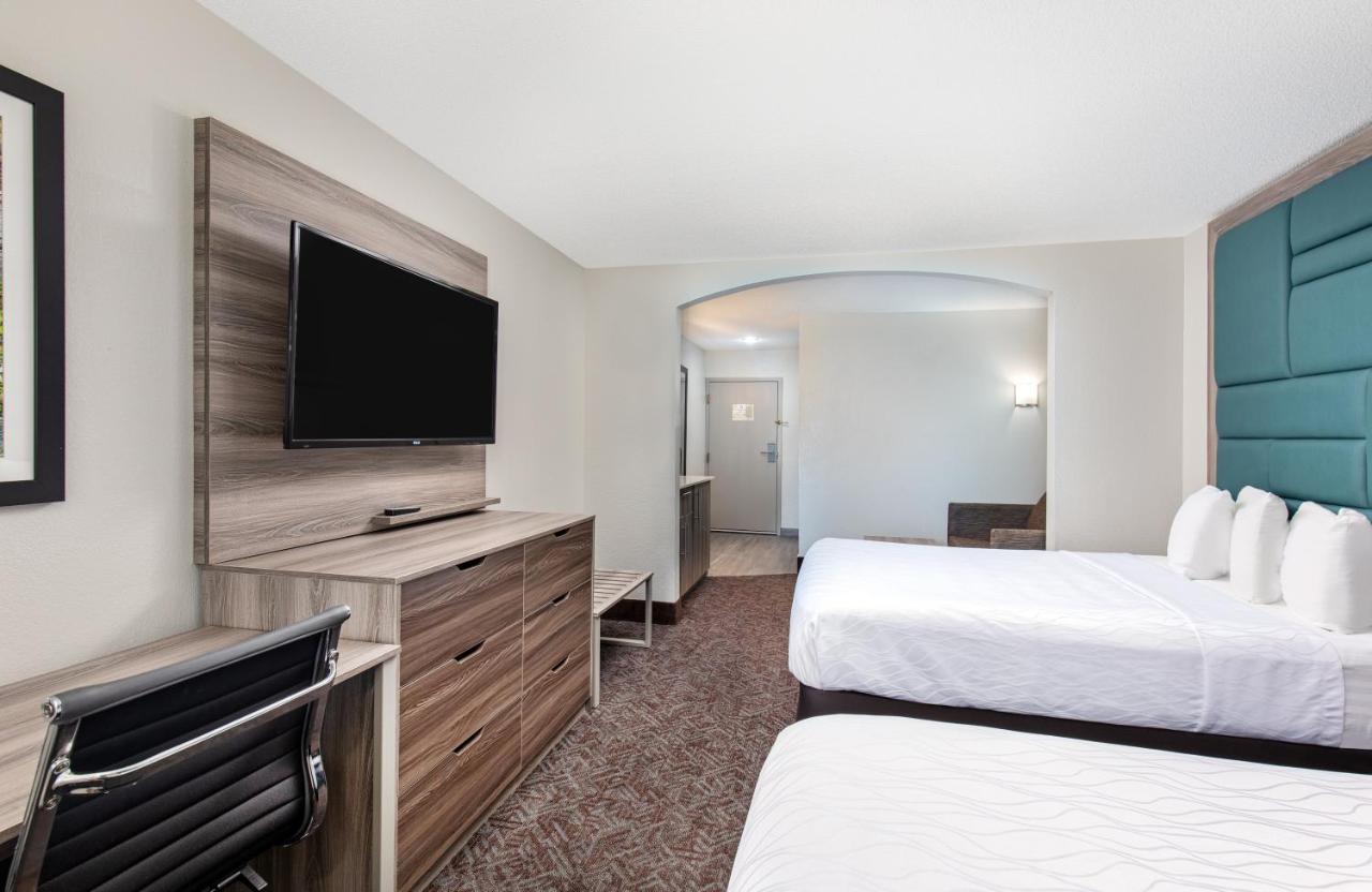 Executive Queen Room with Two Queen Beds and Sofa Bed - Non-Smoking at La Quinta Inn & Suites by Wyndham Pigeon Forge-Dollywood