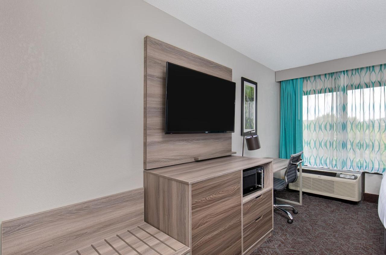 Deluxe Queen Room with Two Queen Beds - Non-Smoking at La Quinta Inn & Suites by Wyndham Pigeon Forge-Dollywood