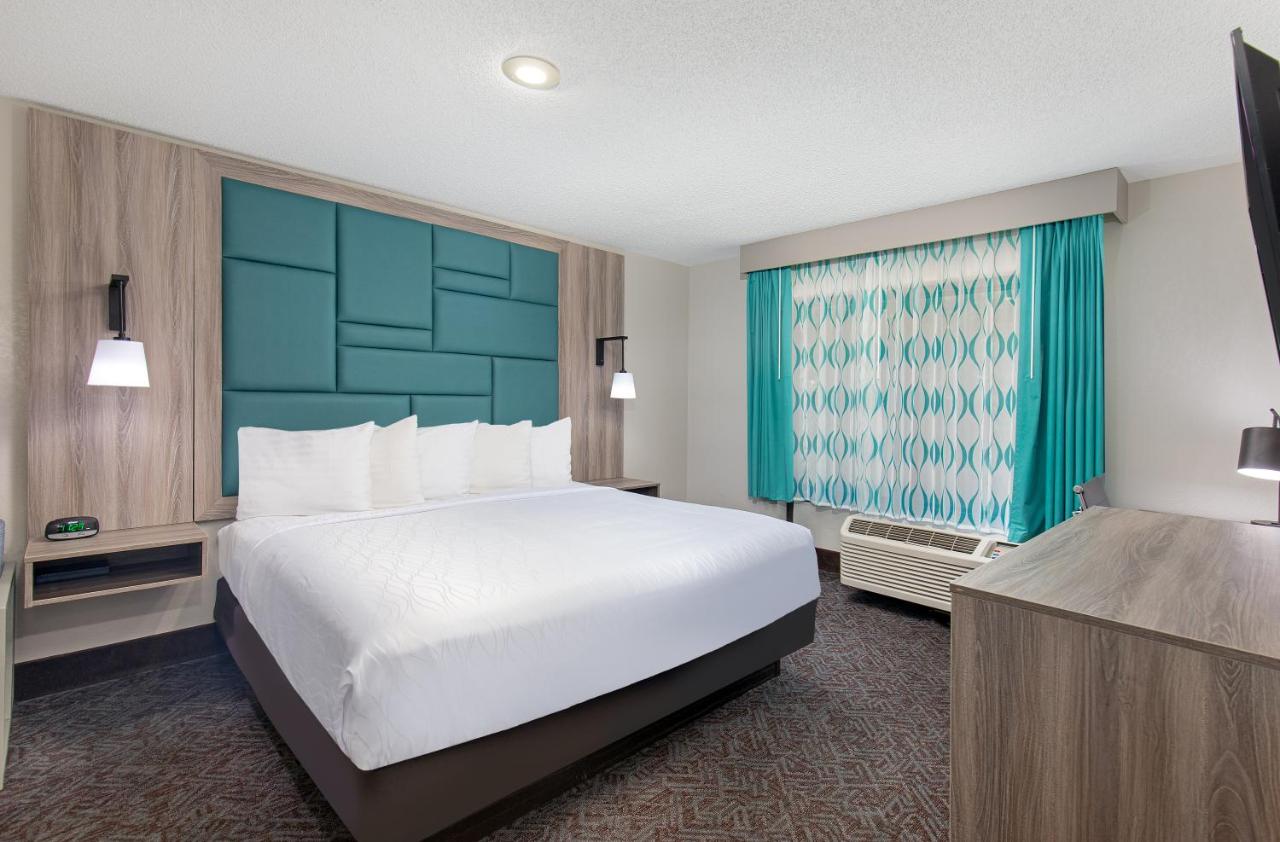 Family Suite - Non-Smoking at La Quinta Inn & Suites by Wyndham Pigeon Forge-Dollywood