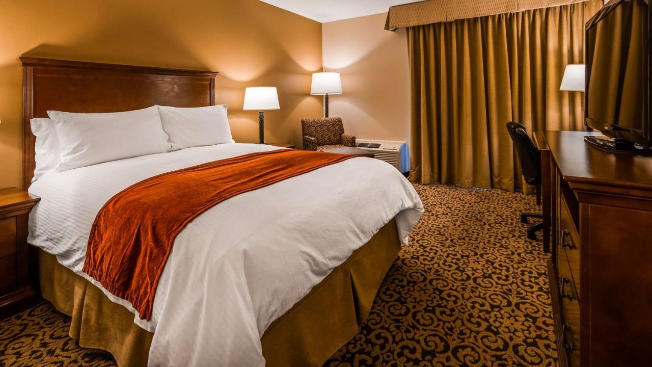 Queen Room - Non-Smoking at Best Western Tyrolean Lodge
